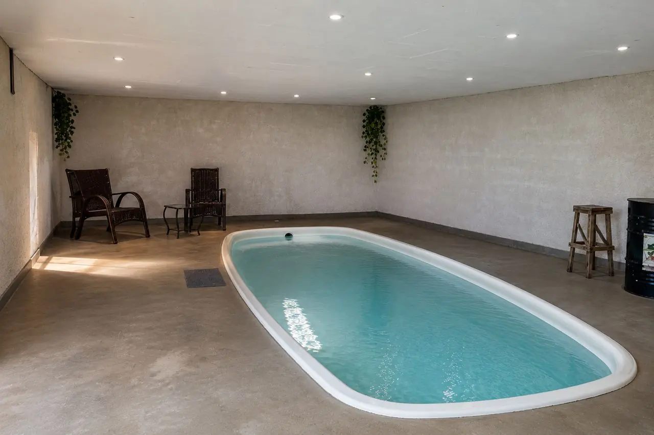 Piscina coberta e climatizada